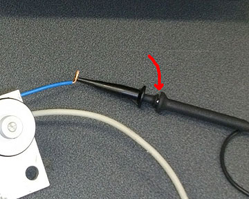 scope probe connected to encoder without a ground reference